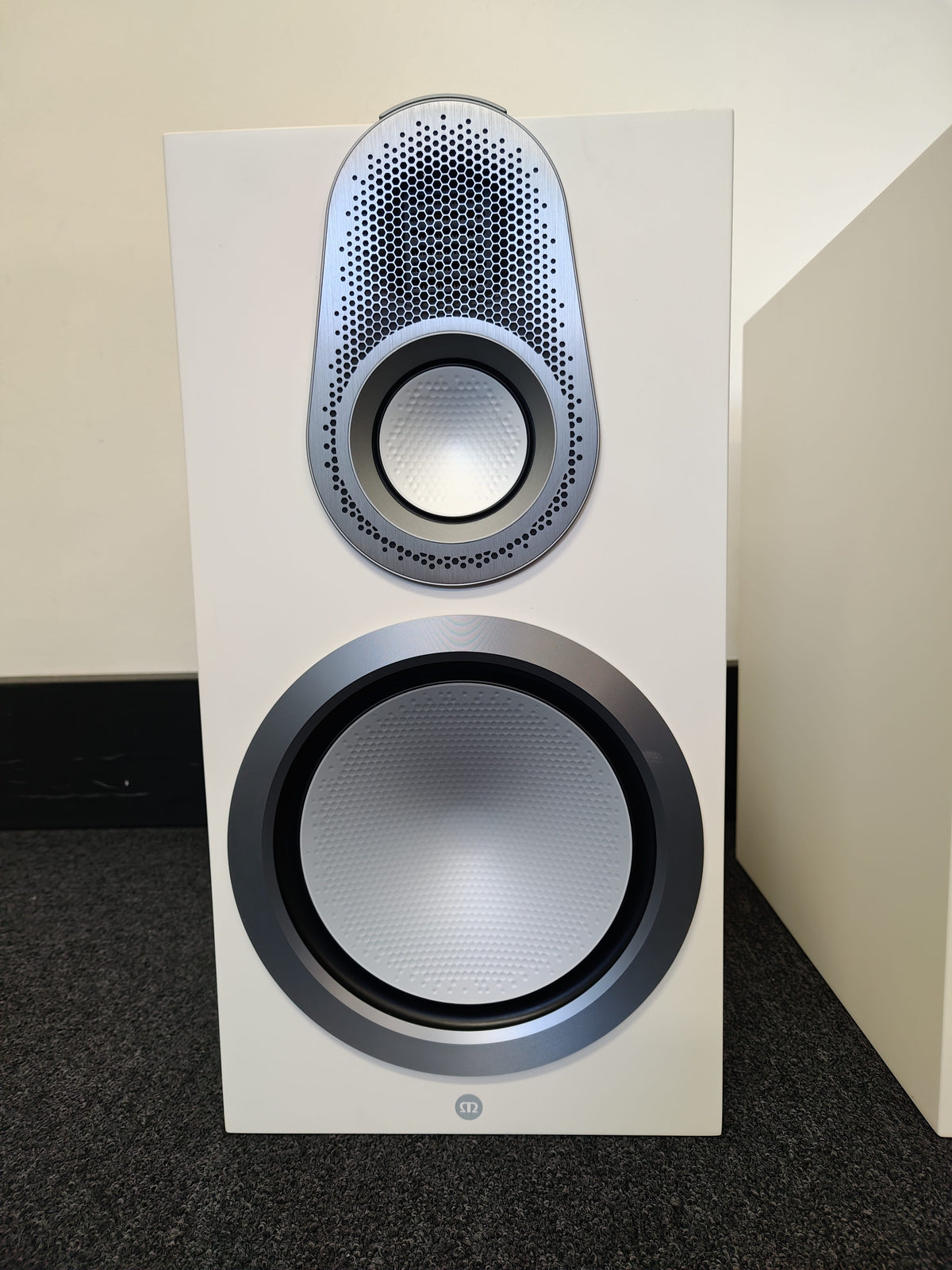 Monitor Audio Monitor Audio Gold 100 6G Standmount Speakers - Satin White - Ex Demo Bookshelf Speakers
