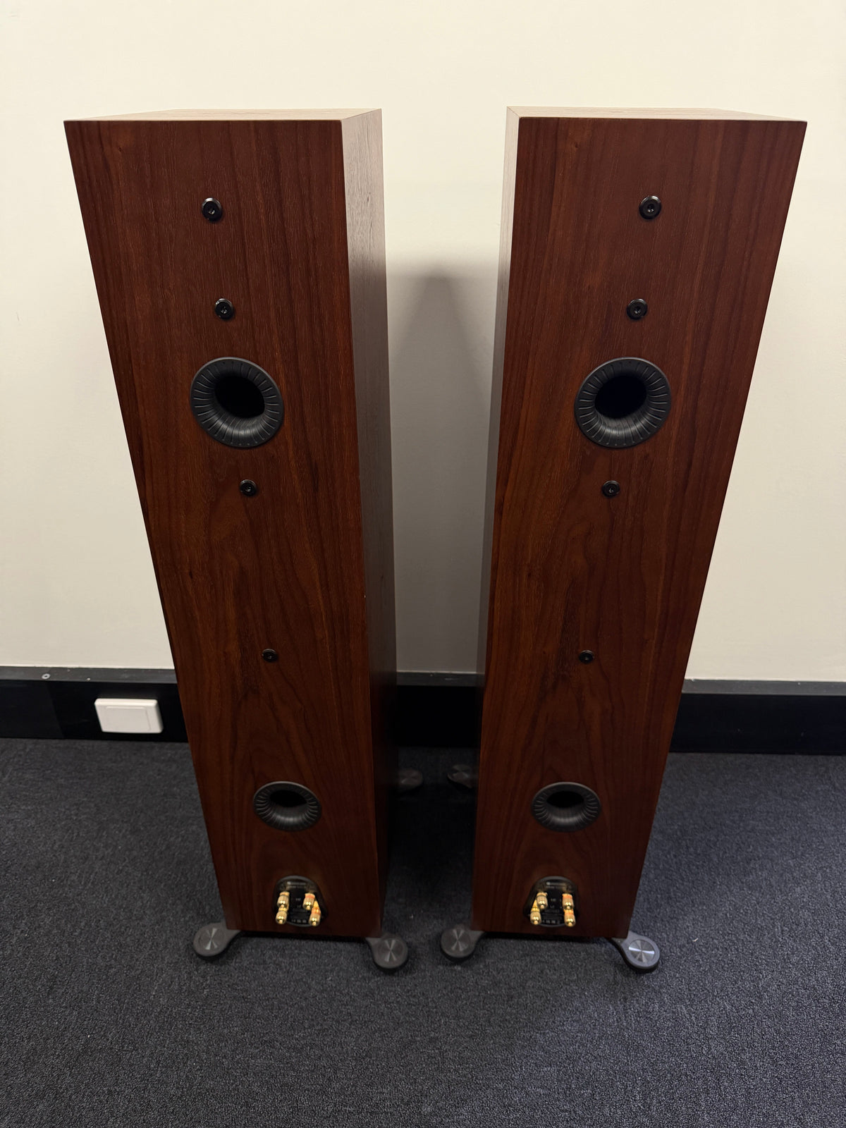 Monitor Audio Monitor Audio Silver 500 7G Floorstanding Speakers - Natural Walnut - Ex Demo Floor Standing Speakers
