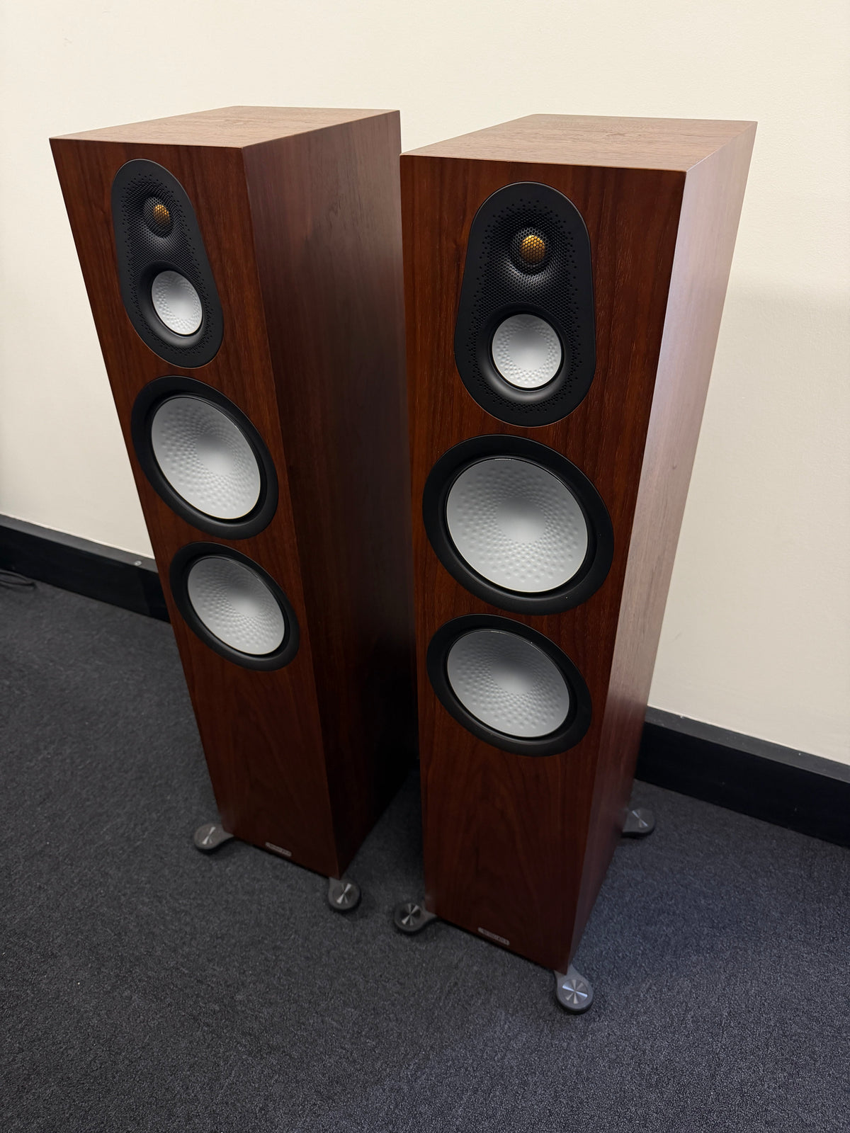 Monitor Audio Monitor Audio Silver 500 7G Floorstanding Speakers - Natural Walnut - Ex Demo Floor Standing Speakers