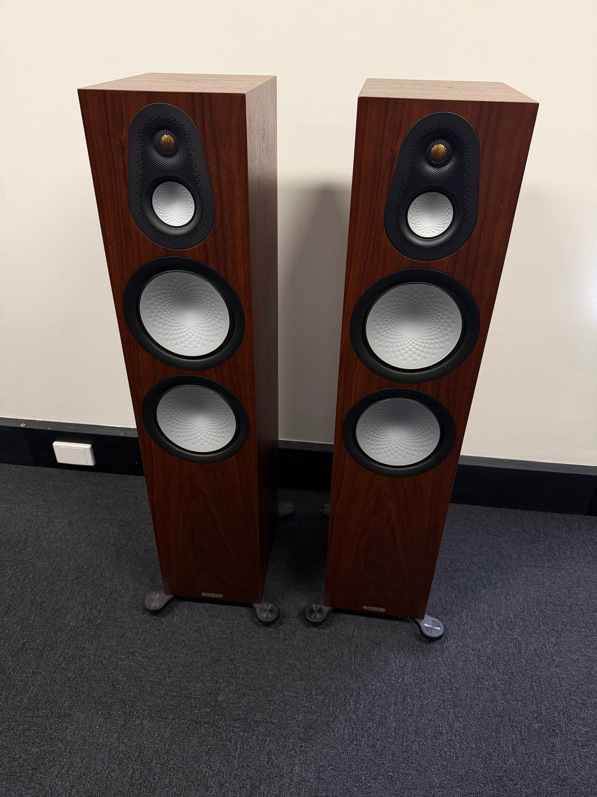 Monitor Audio Monitor Audio Silver 500 7G Floorstanding Speakers - Natural Walnut - Ex Demo Floor Standing Speakers
