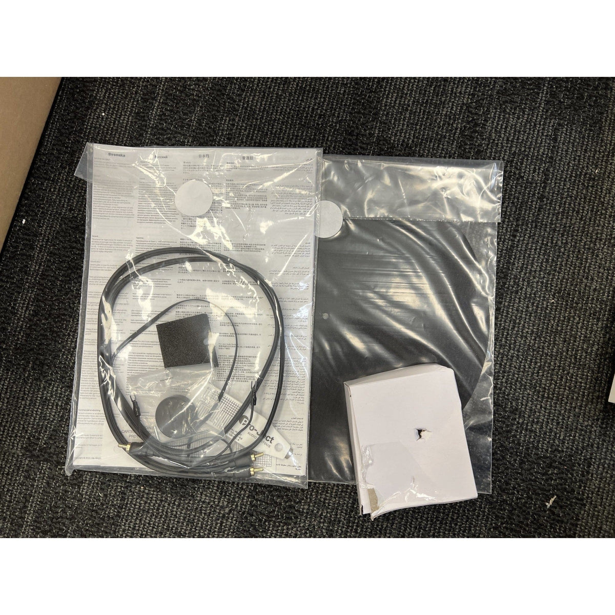 Pro-Ject Pro-Ject E1 BT Turntable with Ortofon OM 5E Cartridge White - Open Box Turntables