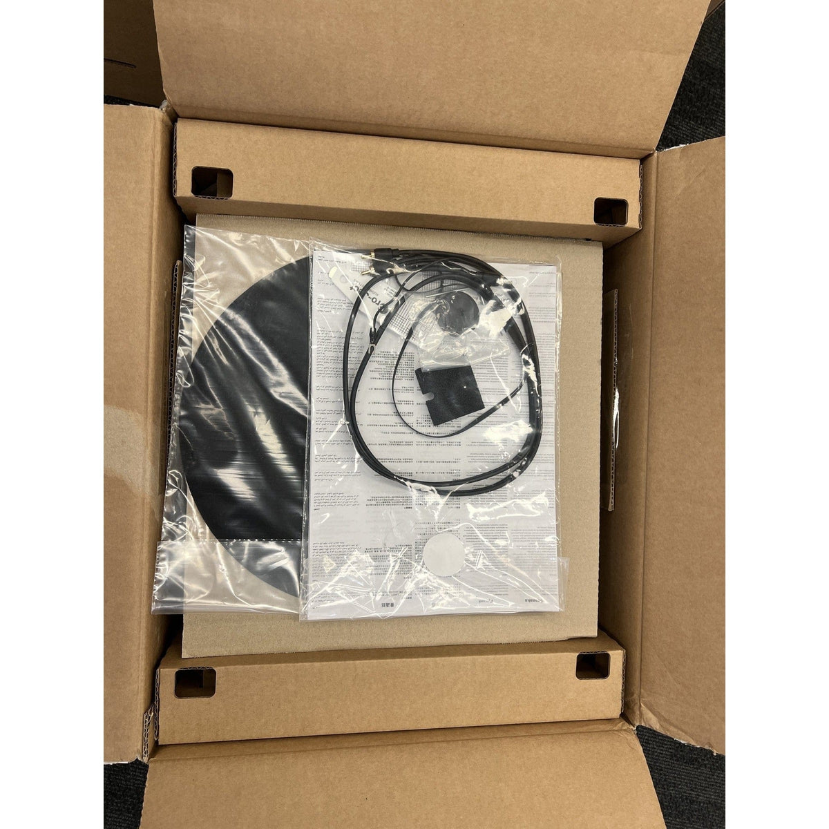 Pro-Ject Pro-Ject E1 BT Turntable with Ortofon OM 5E Cartridge White - Open Box Turntables