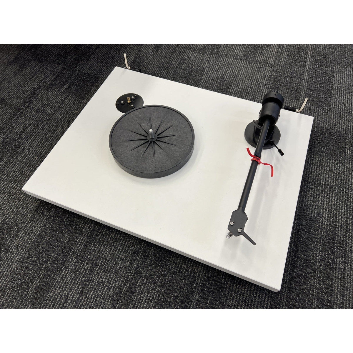 Pro-Ject Pro-Ject E1 BT Turntable with Ortofon OM 5E Cartridge White - Open Box Turntables