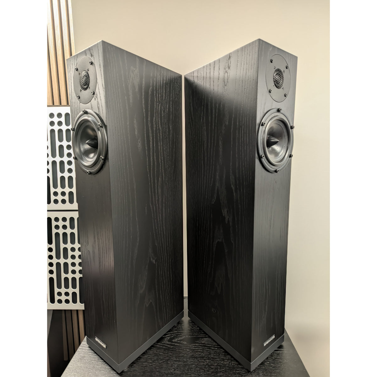 Spendor Spendor A2 Compact Floorstanding Speakers - Black Ash - Pre-Owned Trade-In Floorstanding Speakers