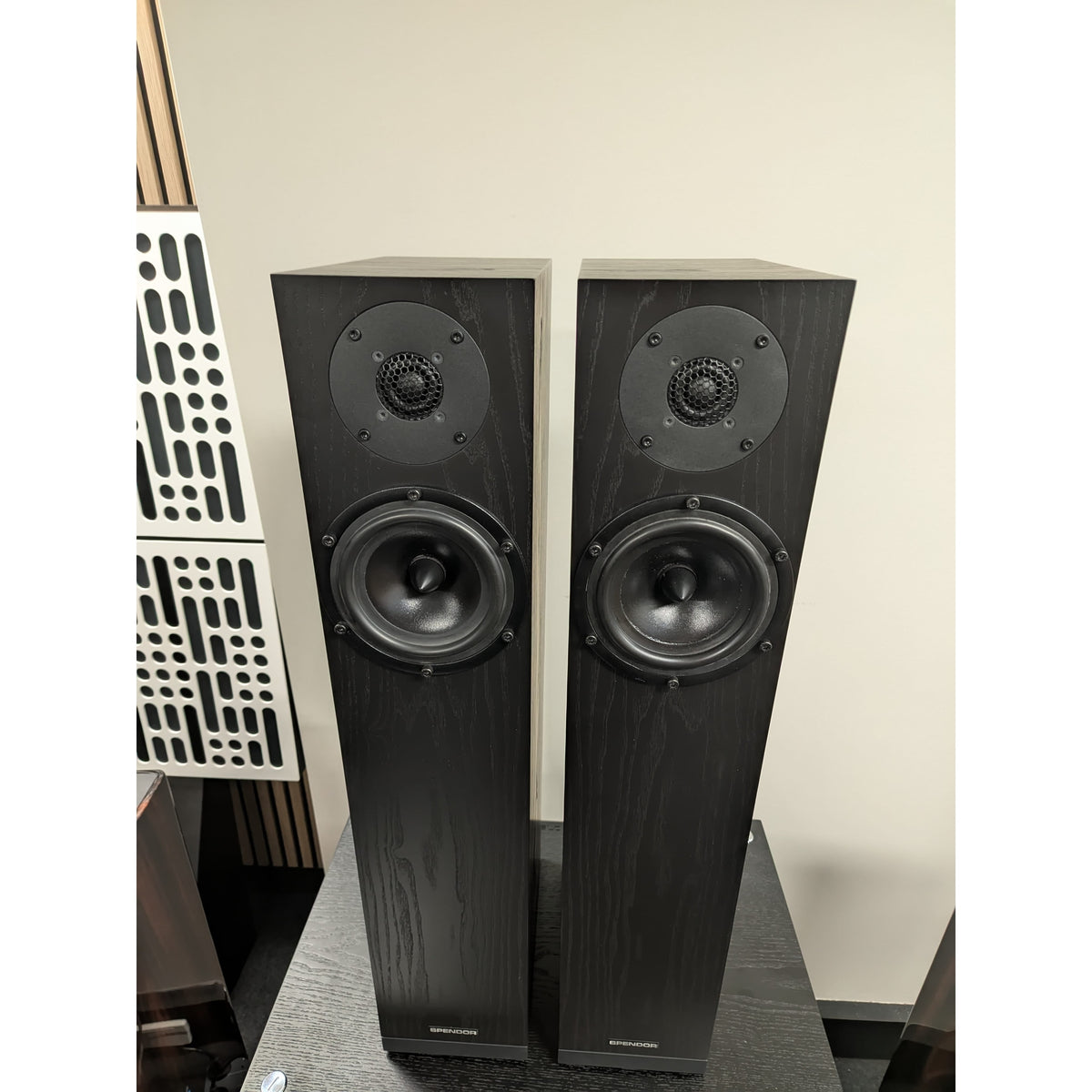 Spendor Spendor A2 Compact Floorstanding Speakers - Black Ash - Pre-Owned Trade-In Floorstanding Speakers