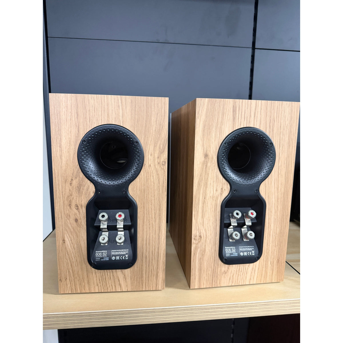Bowers & Wilkins Bowers & Wilkins 606 S2 Anniversary Edition Speakers - Oak - Pre-Owned Bookshelf Speakers