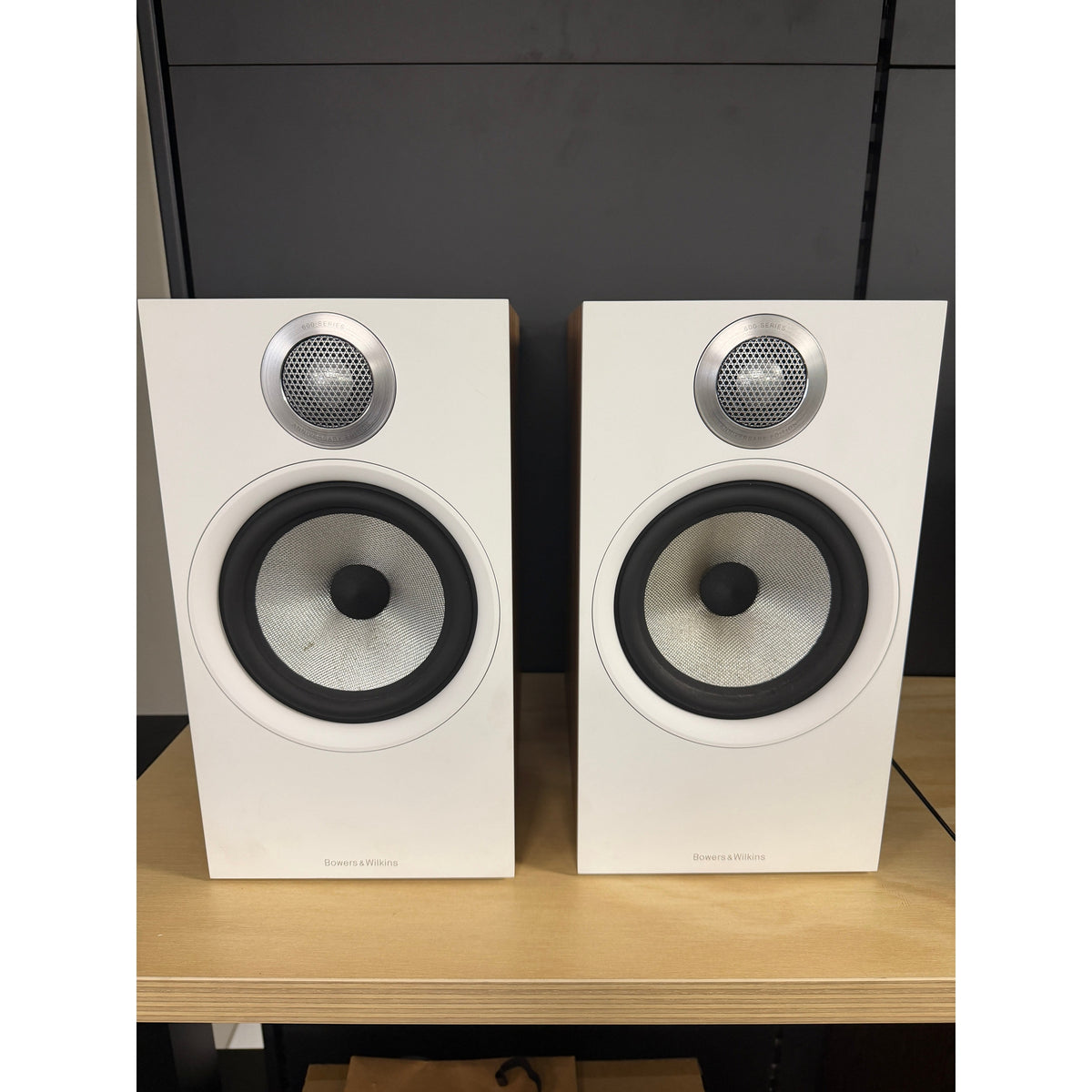 Bowers & Wilkins Bowers & Wilkins 606 S2 Anniversary Edition Speakers - Oak - Pre-Owned Bookshelf Speakers