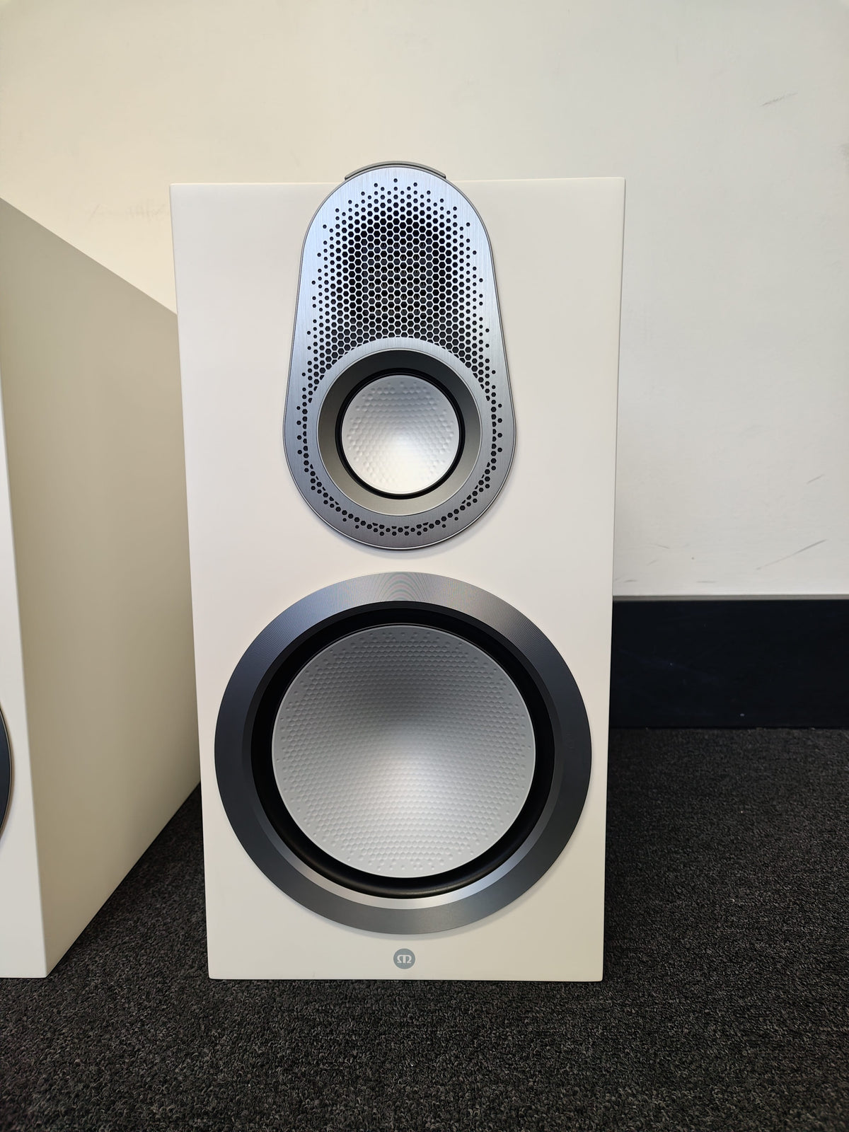 Monitor Audio Monitor Audio Gold 100 6G Standmount Speakers - Satin White - Ex Demo Bookshelf Speakers