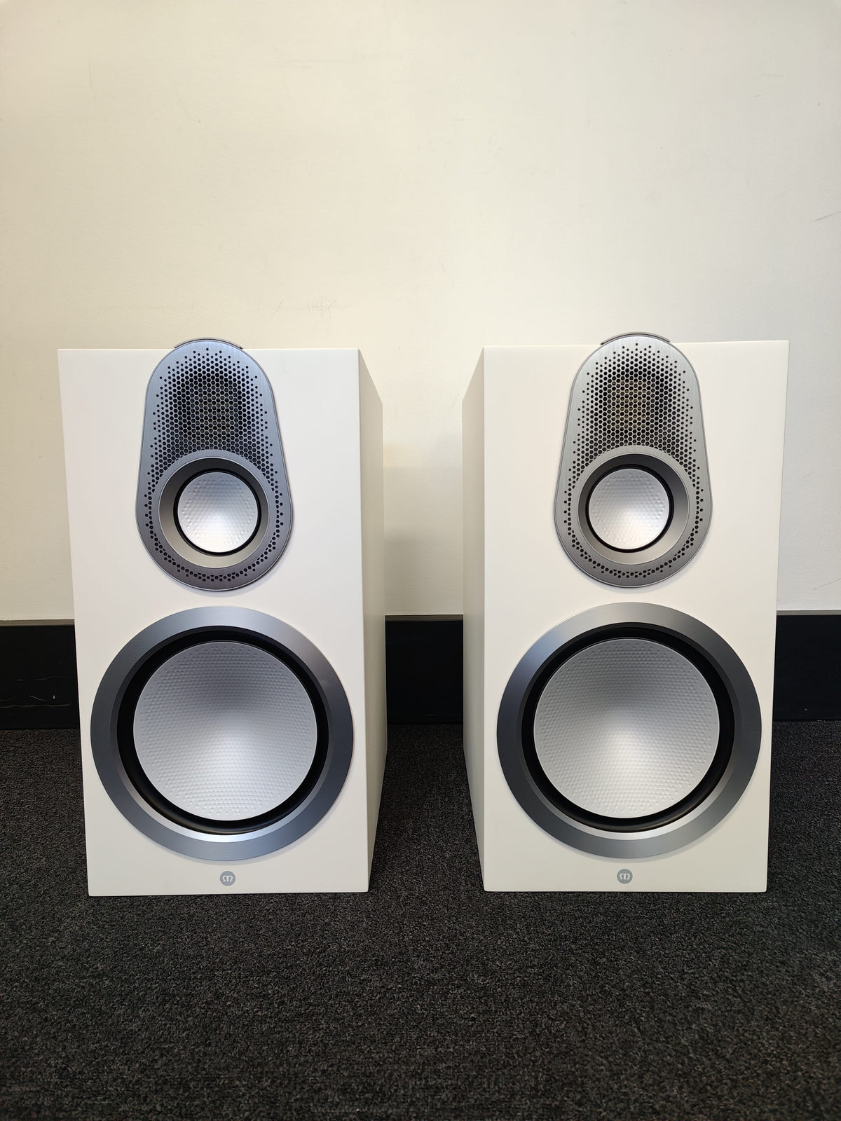 Monitor Audio Monitor Audio Gold 100 6G Standmount Speakers - Satin White - Ex Demo Bookshelf Speakers