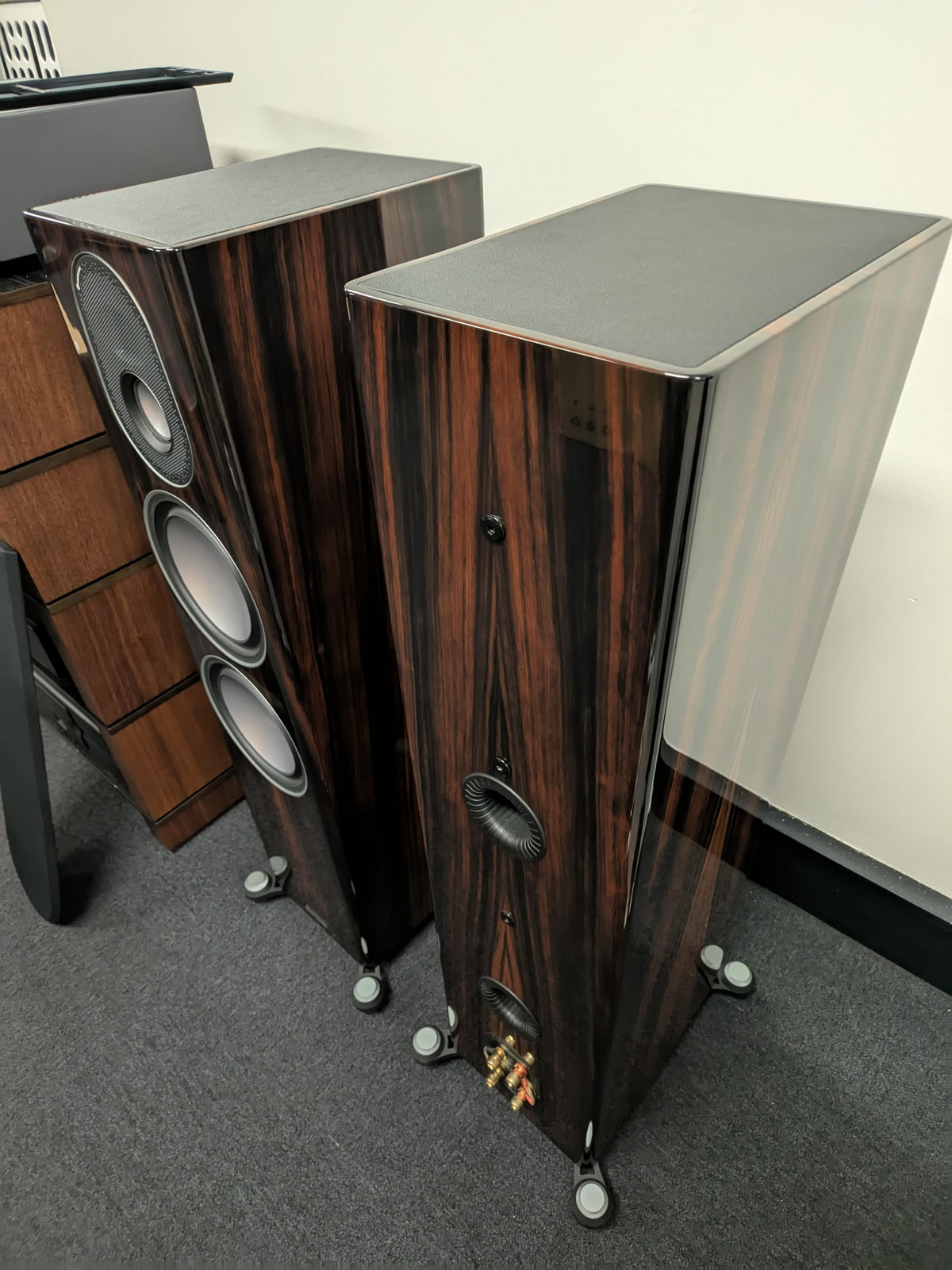 Monitor Audio Monitor Audio Gold 300 5G Floorstanding Speakers - Piano Ebony - Ex Demo Floor Standing Speakers