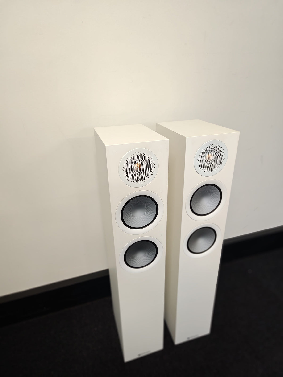 Monitor Audio Monitor Audio Silver 200 7G Floorstanding Speakers - Satin White - Ex Demo Floor Standing Speakers