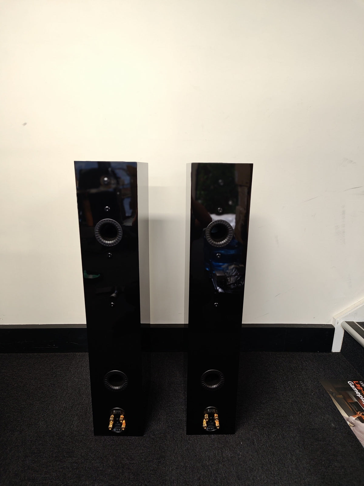 Monitor Audio Monitor Audio Silver 300 7G Floorstanding Speakers - High Gloss Black - Ex Demo Floor Standing Speakers