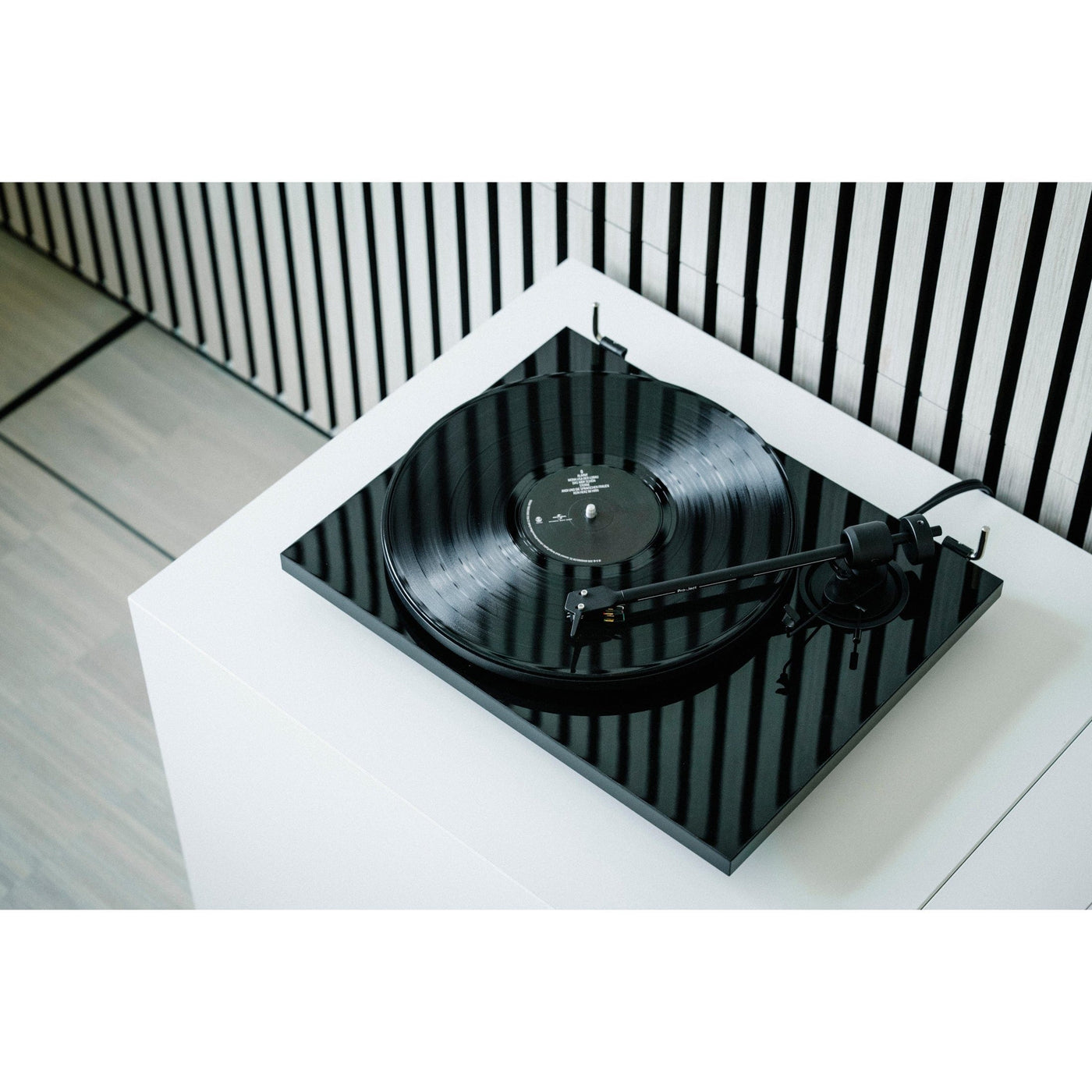 Pro-Ject Pro-Ject E1 Turntable with Pick It MM E Cartridge Turntables