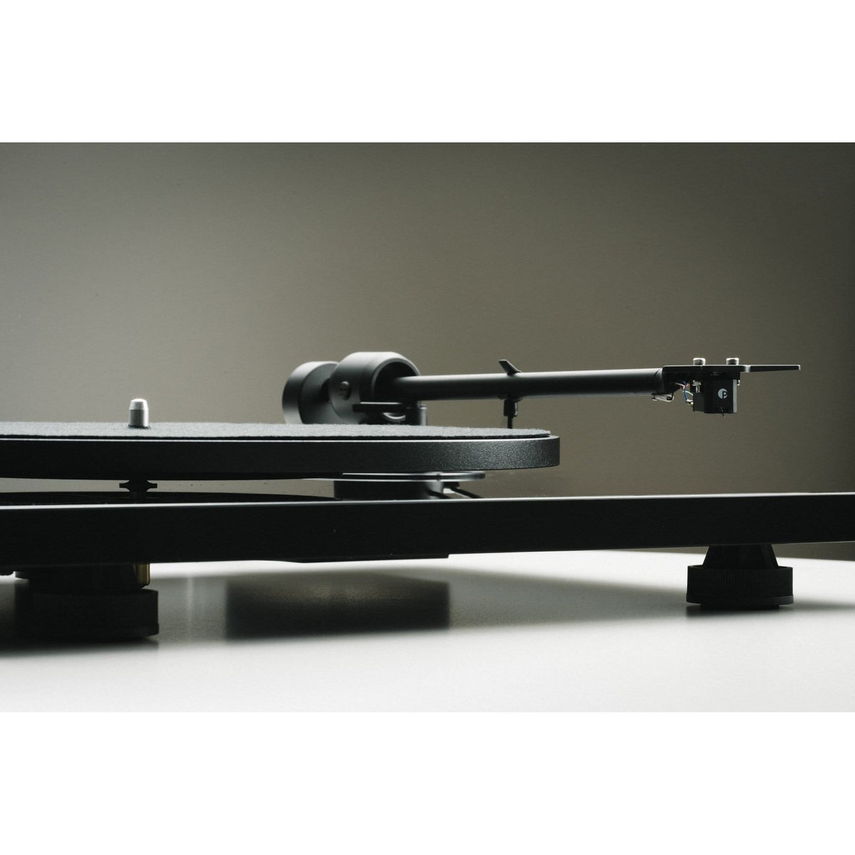 Pro-Ject Pro-Ject E1.2 Turntable with Pick It MM E Cartridge Turntables