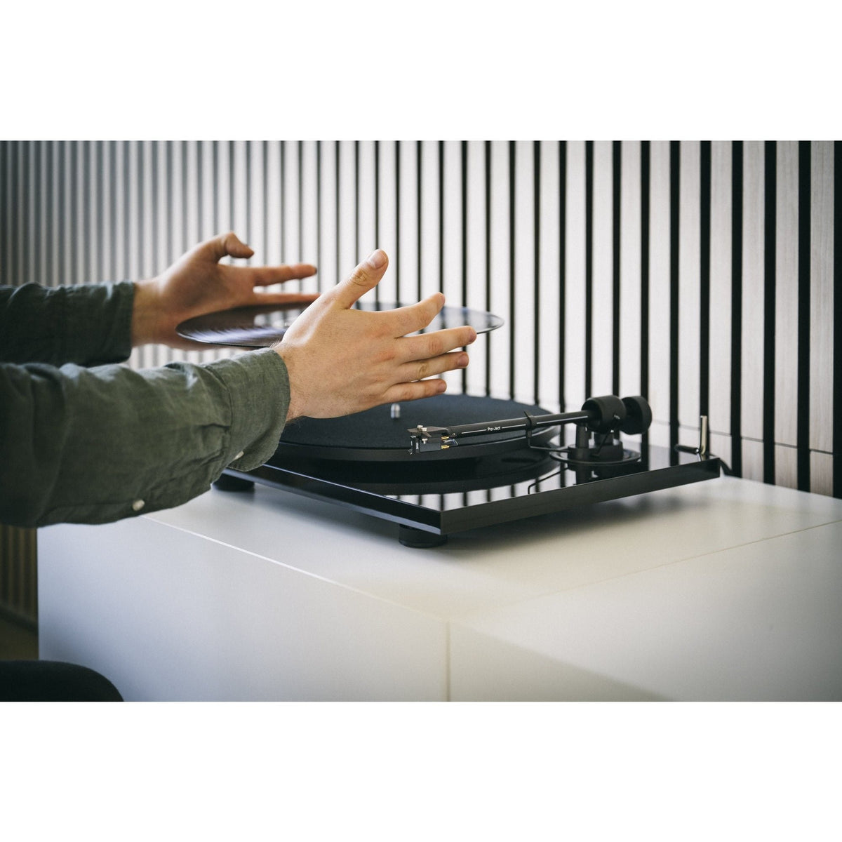 Pro-Ject Pro-Ject E1.2 Phono Turntable with Pick It MM E Cartridge Turntables