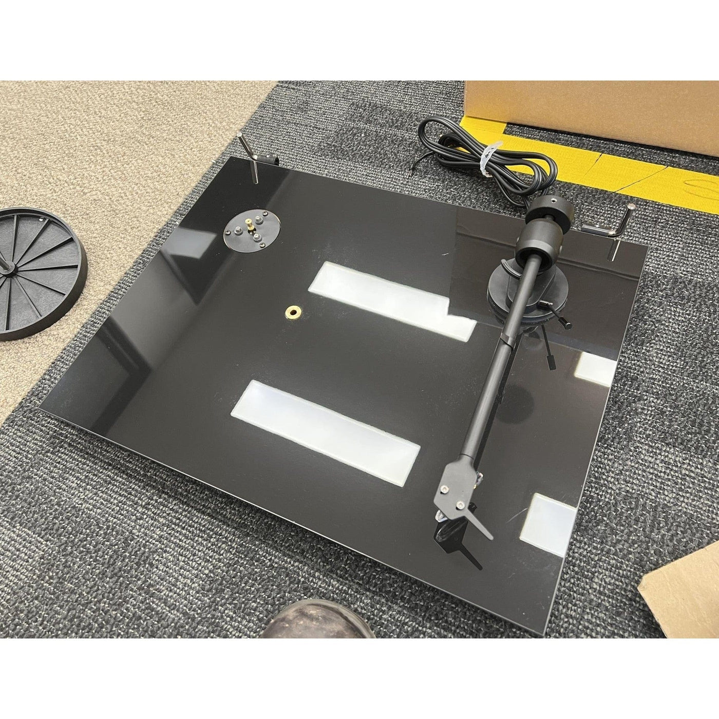 Pro-Ject Pro-Ject E1 Turntable with Ortofon OM 5E Cartridge - Open Box Turntables