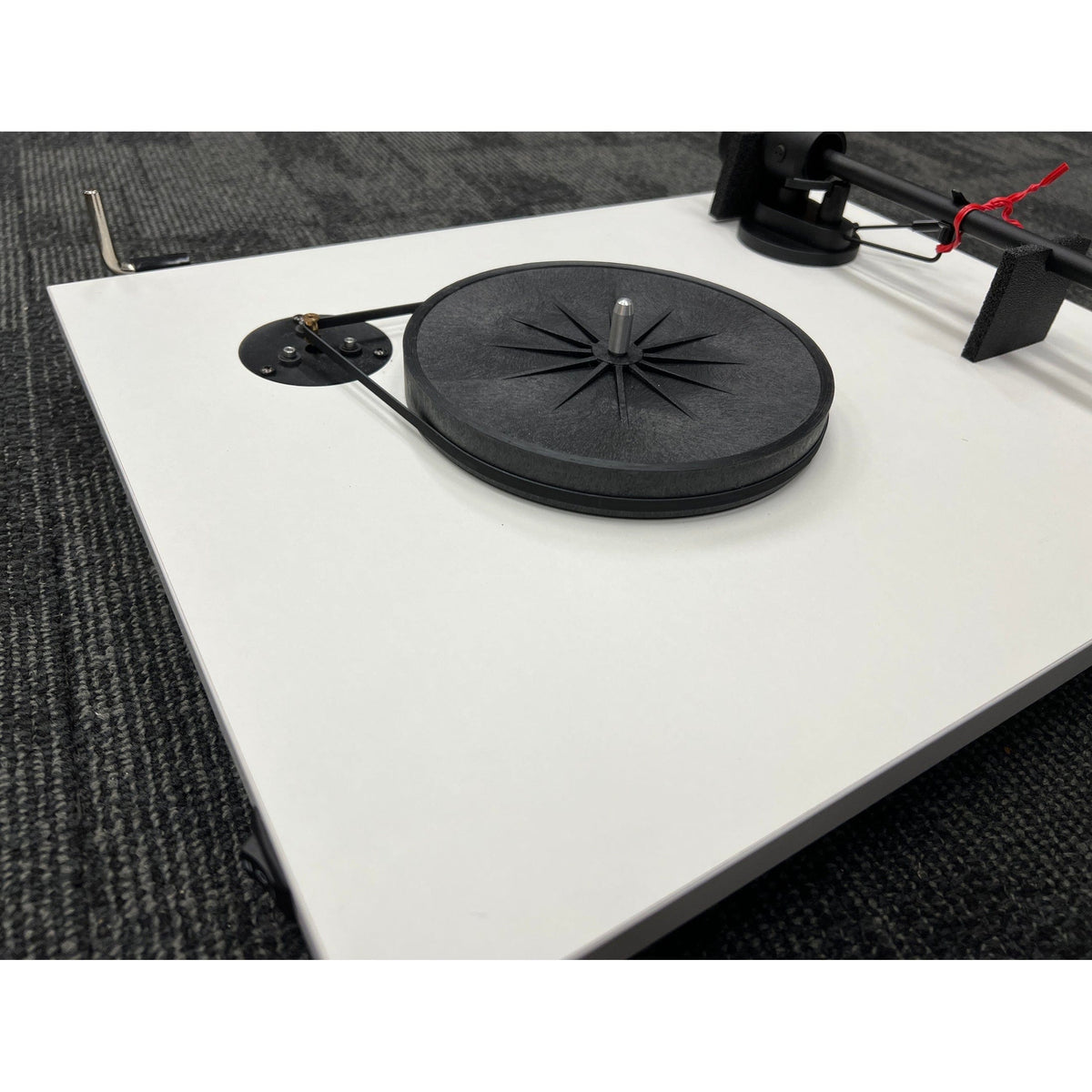 Pro-Ject Pro-Ject E1 BT Turntable with Ortofon OM 5E Cartridge - Open Box Turntables