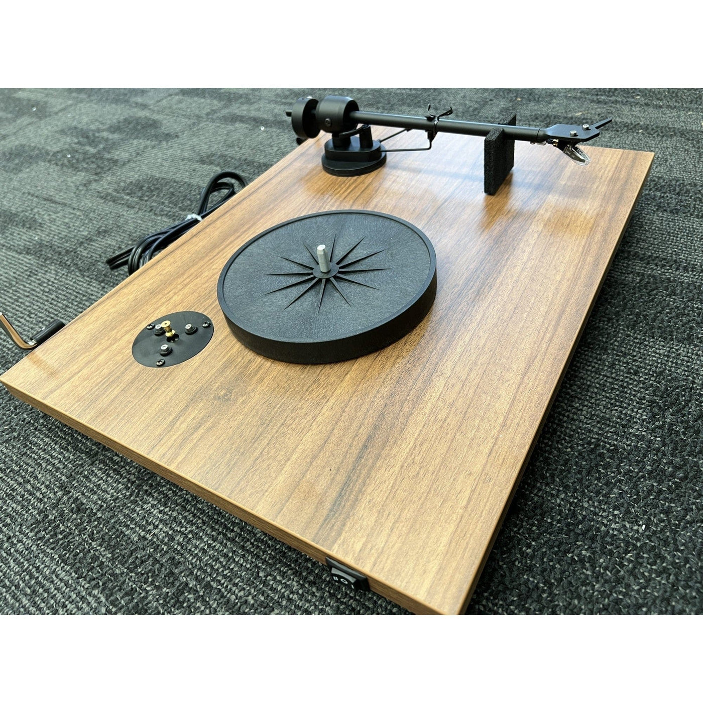 Pro-Ject Pro-Ject E1 Turntable with Ortofon OM 5E Cartridge Walnut - Open Box Turntables