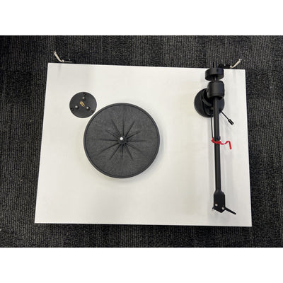 Pro-Ject Pro-Ject E1 BT Turntable with Ortofon OM 5E Cartridge White  - Open Box Turntables