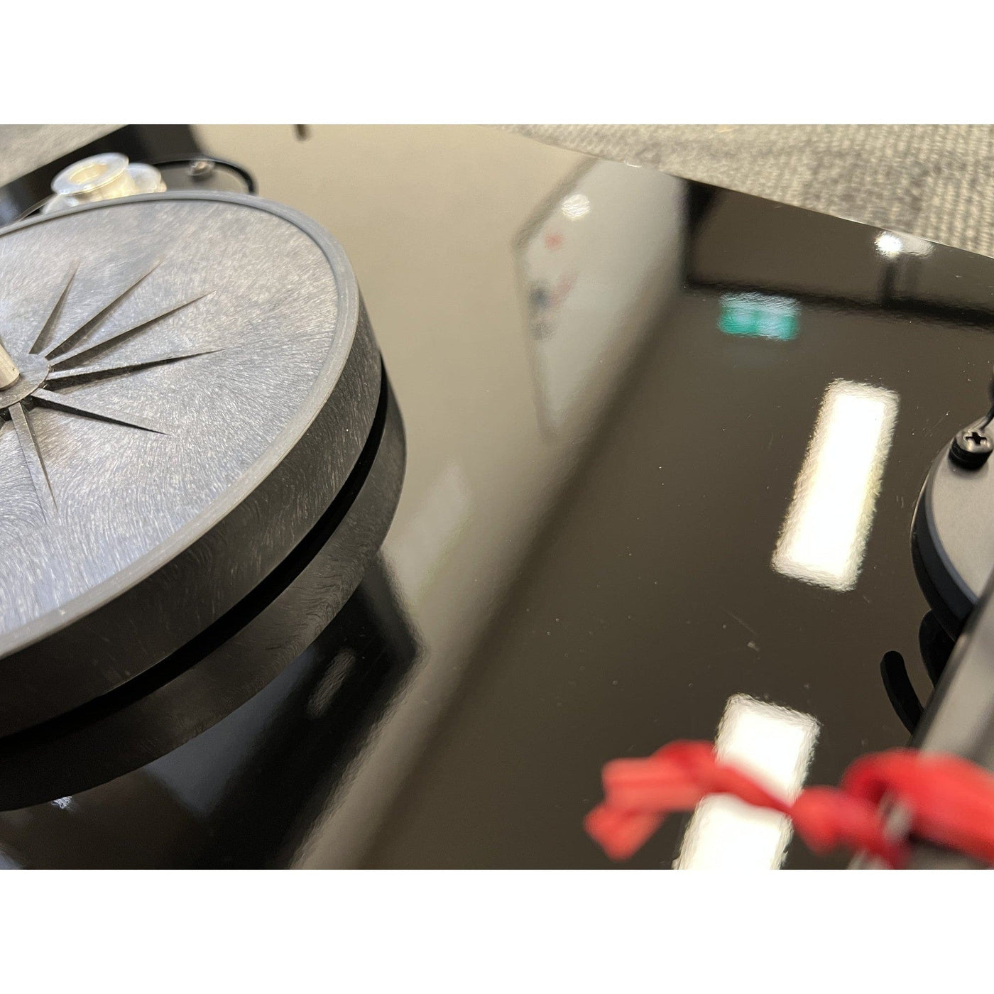Pro-Ject Pro-Ject Debut Carbon Evo Turntable with Ortofon 2M Red Cartridge - Open Box Turntables