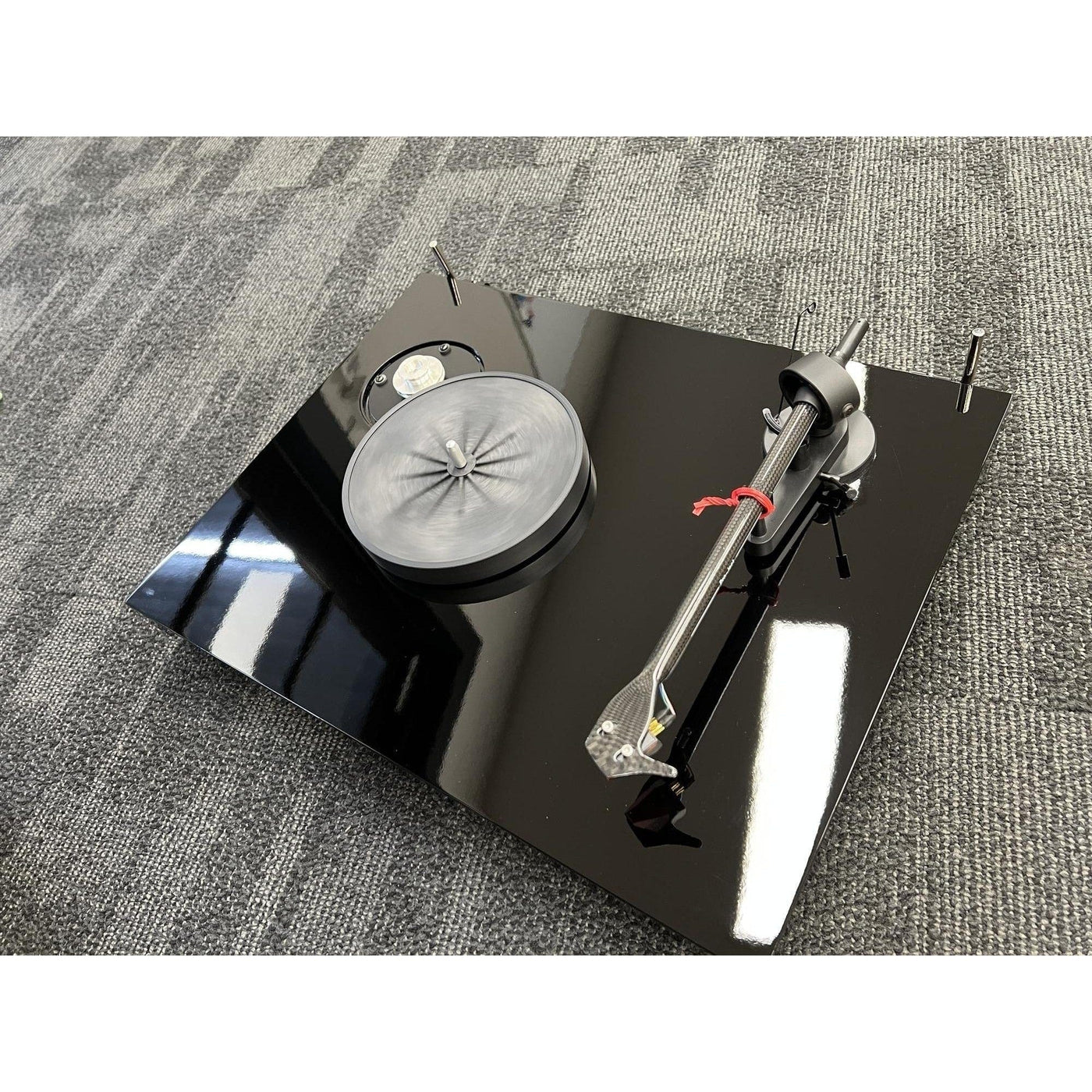 Pro-Ject Pro-Ject Debut Carbon Evo Turntable with Ortofon 2M Red Cartridge - Open Box Turntables