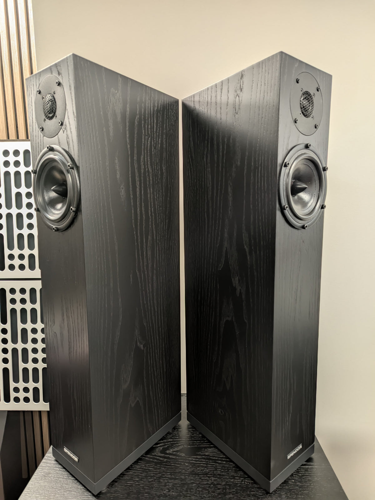 Spendor Spendor A2 Compact Floorstanding Speakers - Black Ash - Pre-Owned Trade-In Floorstanding Speakers