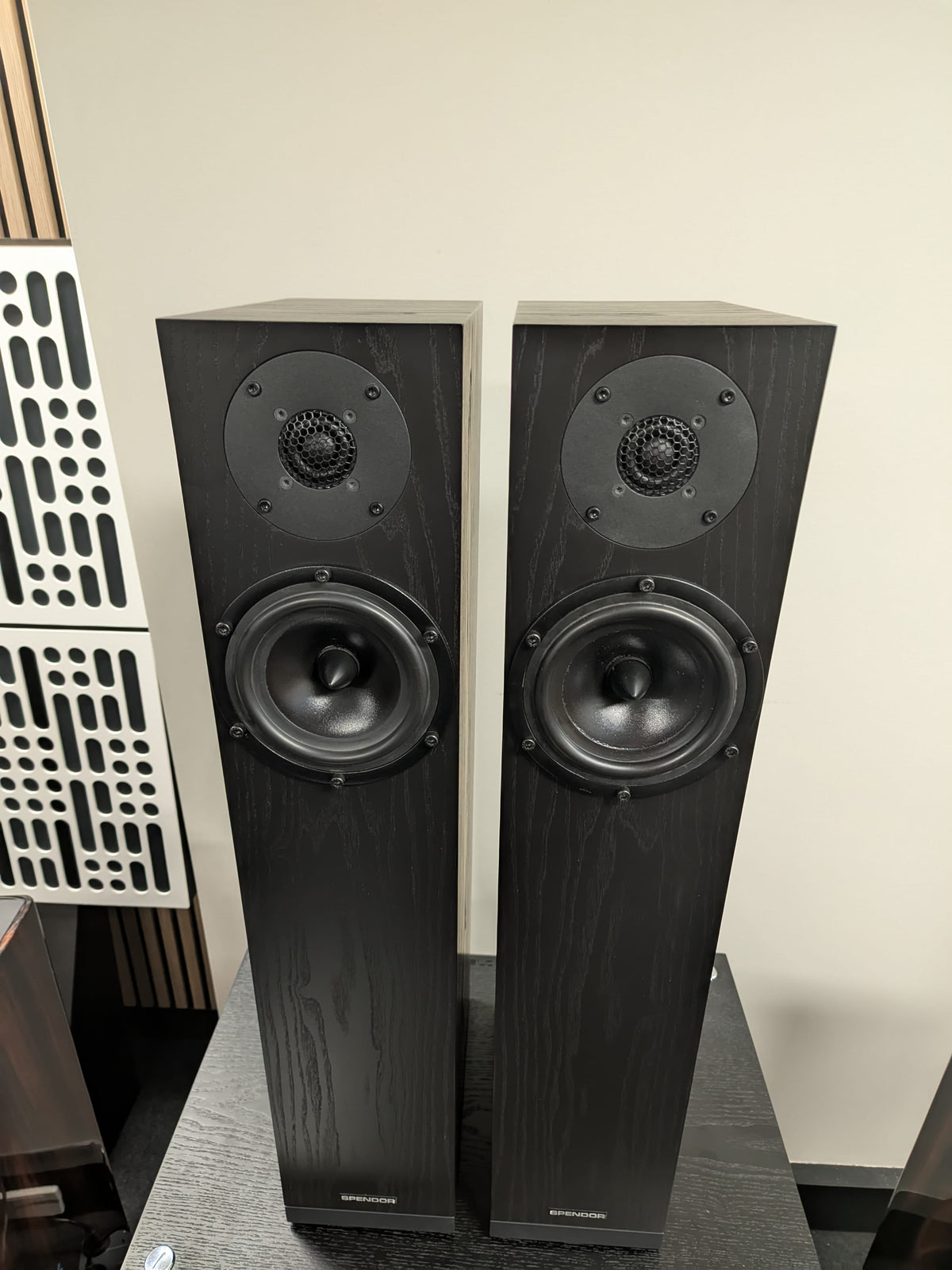 Spendor Spendor A2 Compact Floorstanding Speakers - Black Ash - Pre-Owned Trade-In Floorstanding Speakers