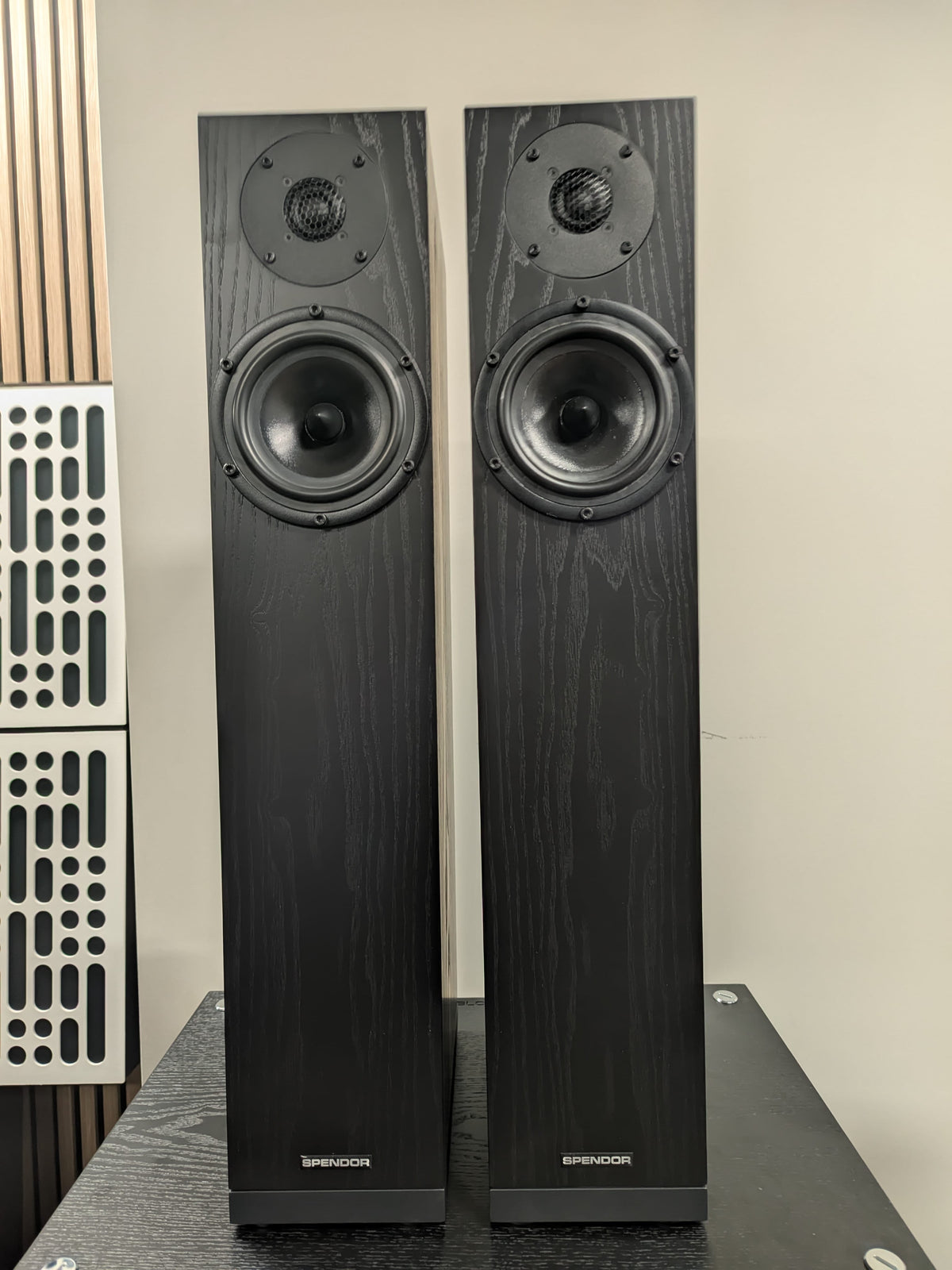 Spendor Spendor A2 Compact Floorstanding Speakers - Black Ash - Pre-Owned Trade-In Floorstanding Speakers